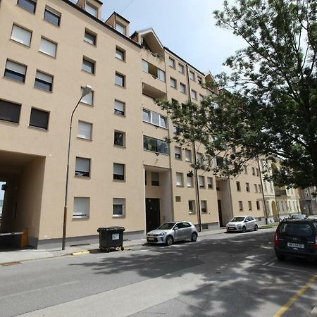 Elegant central Apt Maribor w/Parking Extérieur photo