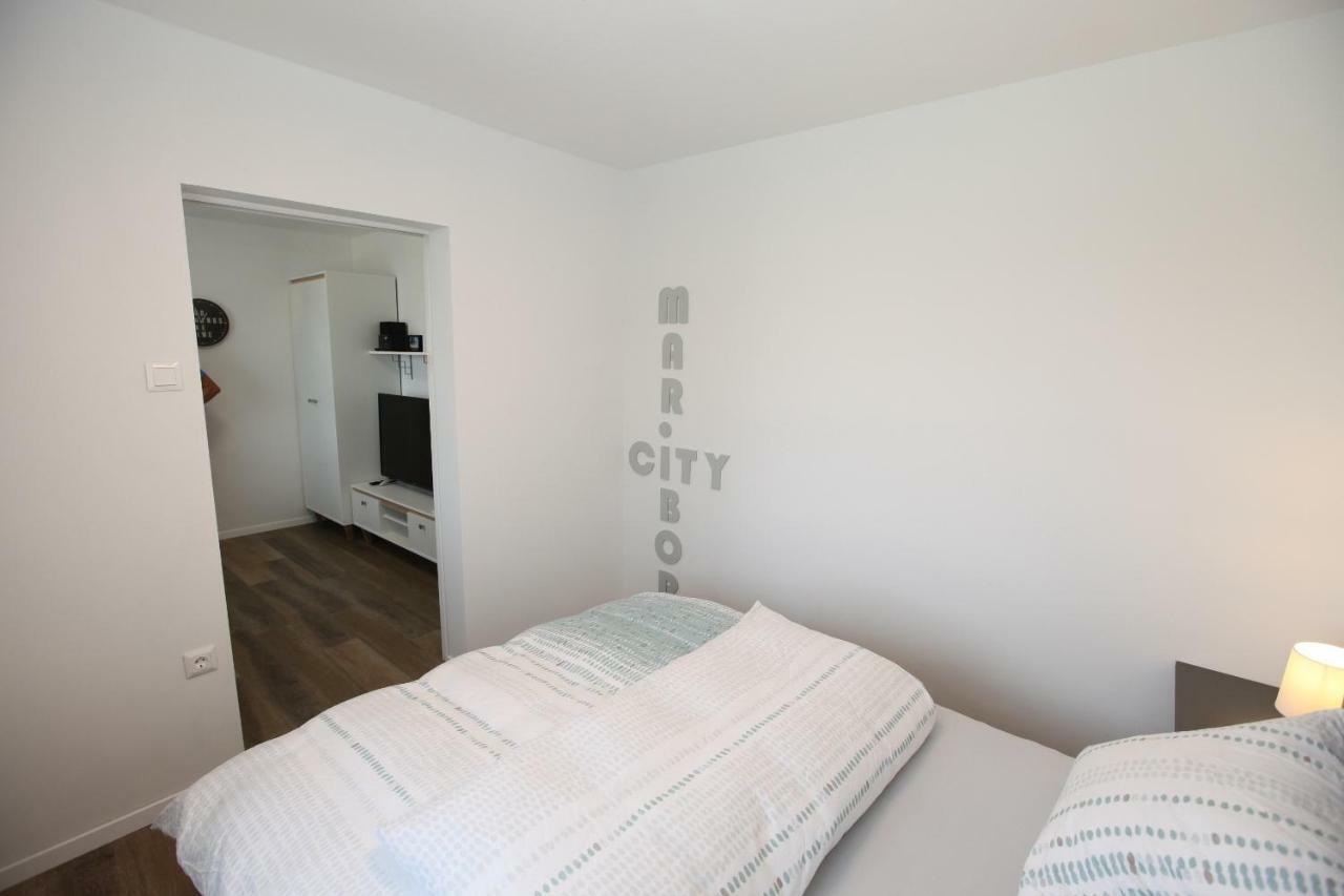 Elegant central Apt Maribor w/Parking Extérieur photo